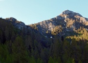 06 Pizzo Vescovo visto poco sopra l'Albergo K2 